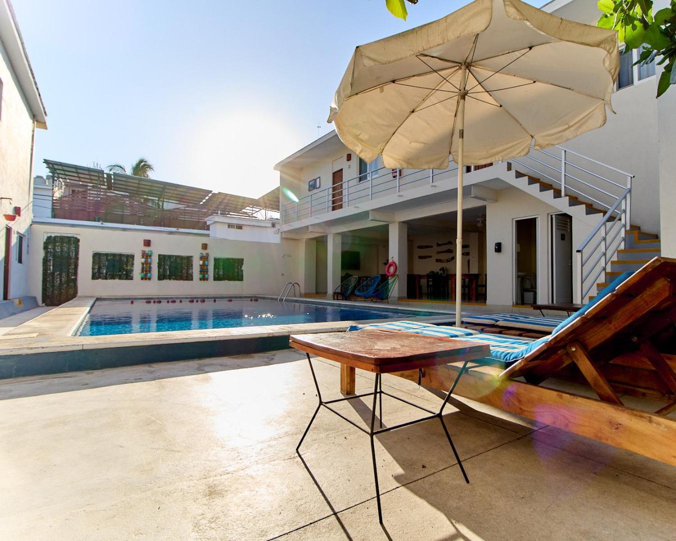 Bungalows Las Hamacas Сан-Патрисио-Мелак Экстерьер фото